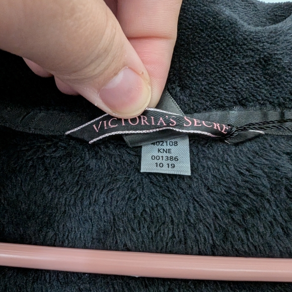 Women's Black Velvet Robe - Picture 5 of 7